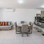Cómodo Departamento Cerca de la Playa