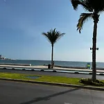 Luxury Condo En Malecon, Alberca Infinity & Jacuzzi