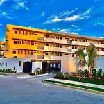 Brand New Condo Near The Beach
