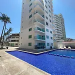 2 Bdrm - Sleeps 8 -Ocean Front -Ocean View