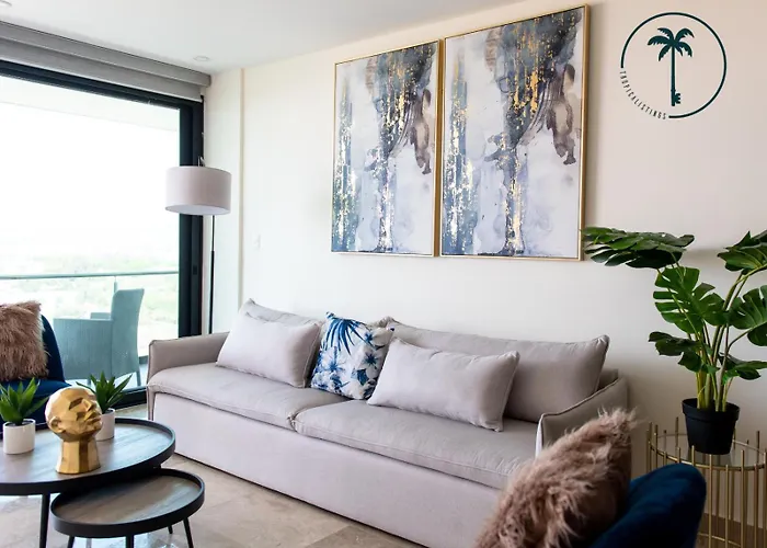 Apt With Great Views In Prime Location