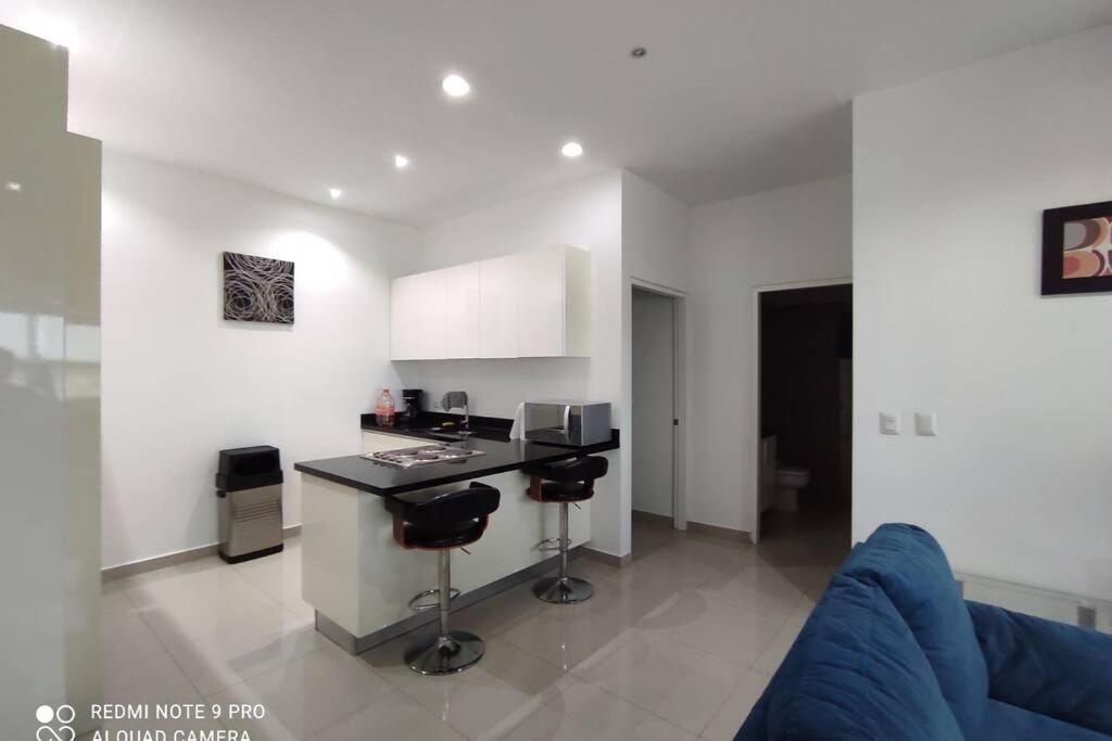Condominio Torre Eme Frente Al Malecon Vista A La Ciudad Con Alberca Y Algo Al Mar Gimnacio