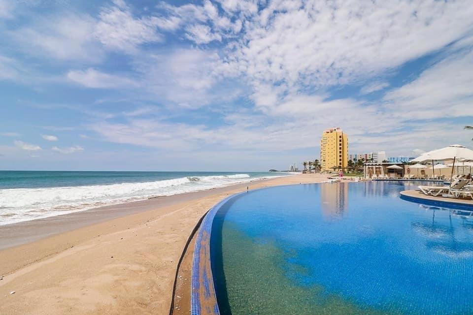 Crown Park Royal * Mazatlan