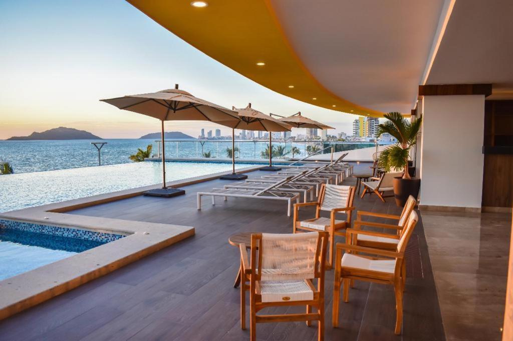 En Sunset View 1202