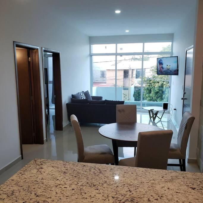 Milan Cuatro. 2 Cuadras De Playa Del Delfin Apartamento Mazatlán