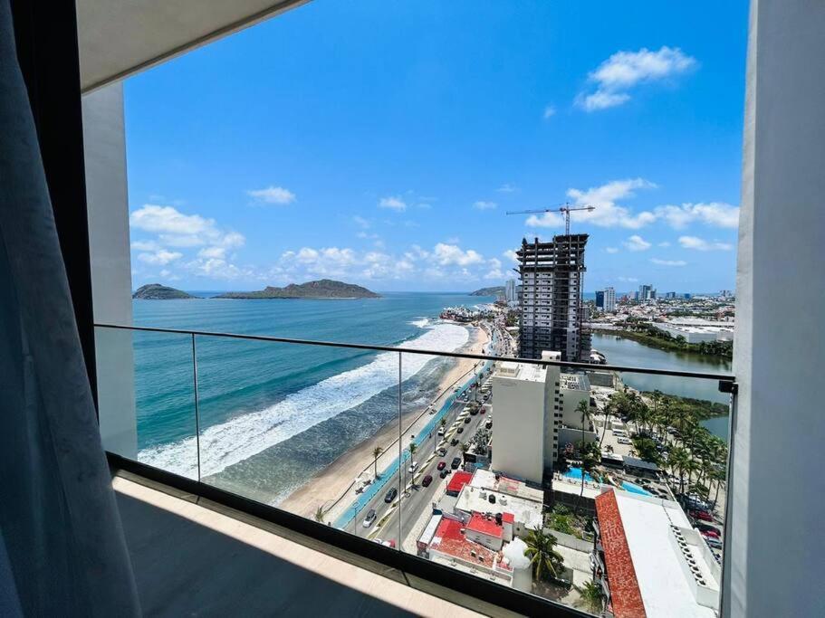 Elegante Con Vista Al Mar Y Malecon By G P S Rentas Apartamento *