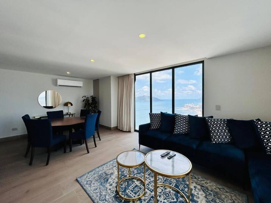Apartamento Elegante Con Vista Al Mar Y Malecon By G P S Rentas