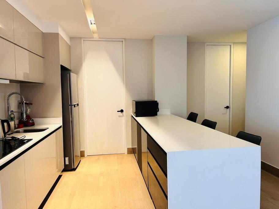 Elegante Con Vista Al Mar Y Malecon By G P S Rentas Apartamento *
