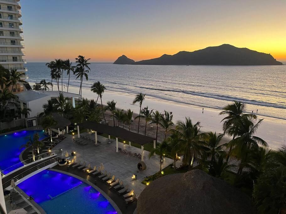 Luxury Ocean View At Camino Al Mar/ Heated Pool Apartment