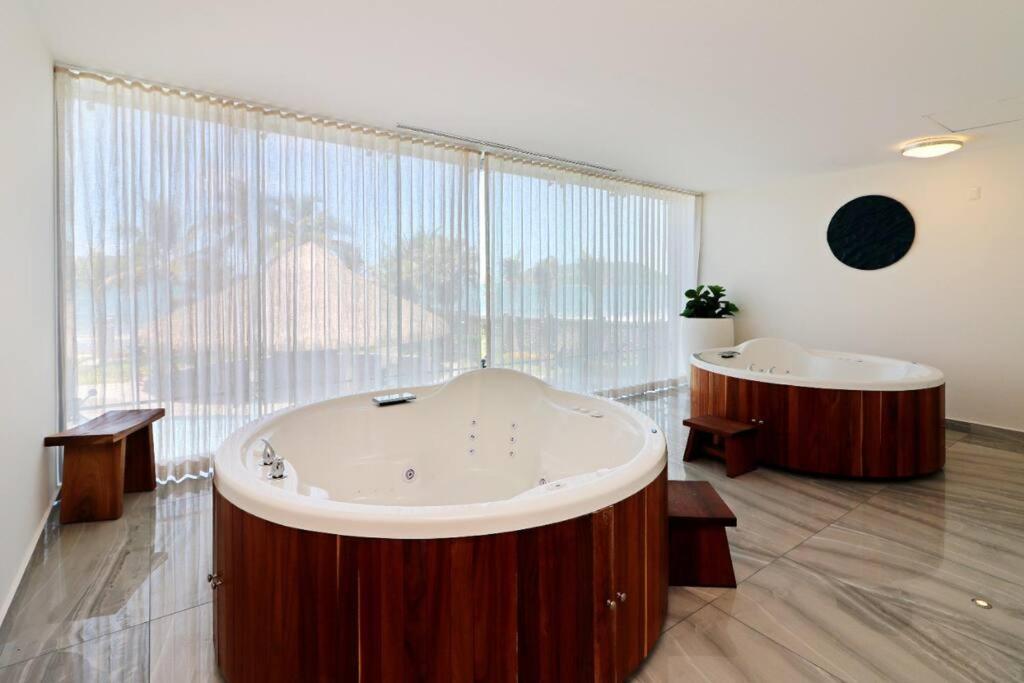 Luxury Ocean View At Camino Al Mar/ Heated Pool Apartment