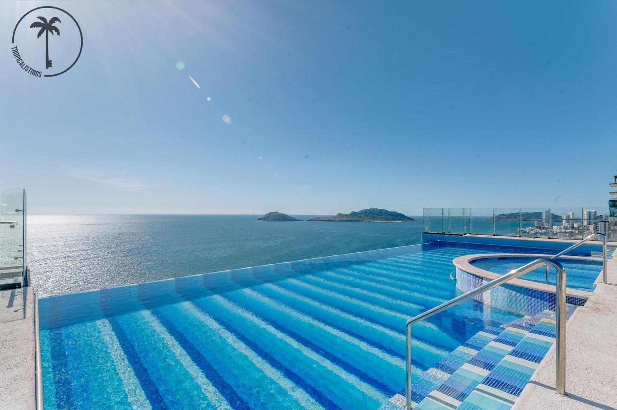 Apartment Stylish Apt. W/ Rooftop, Infinity Pool & Sea View *