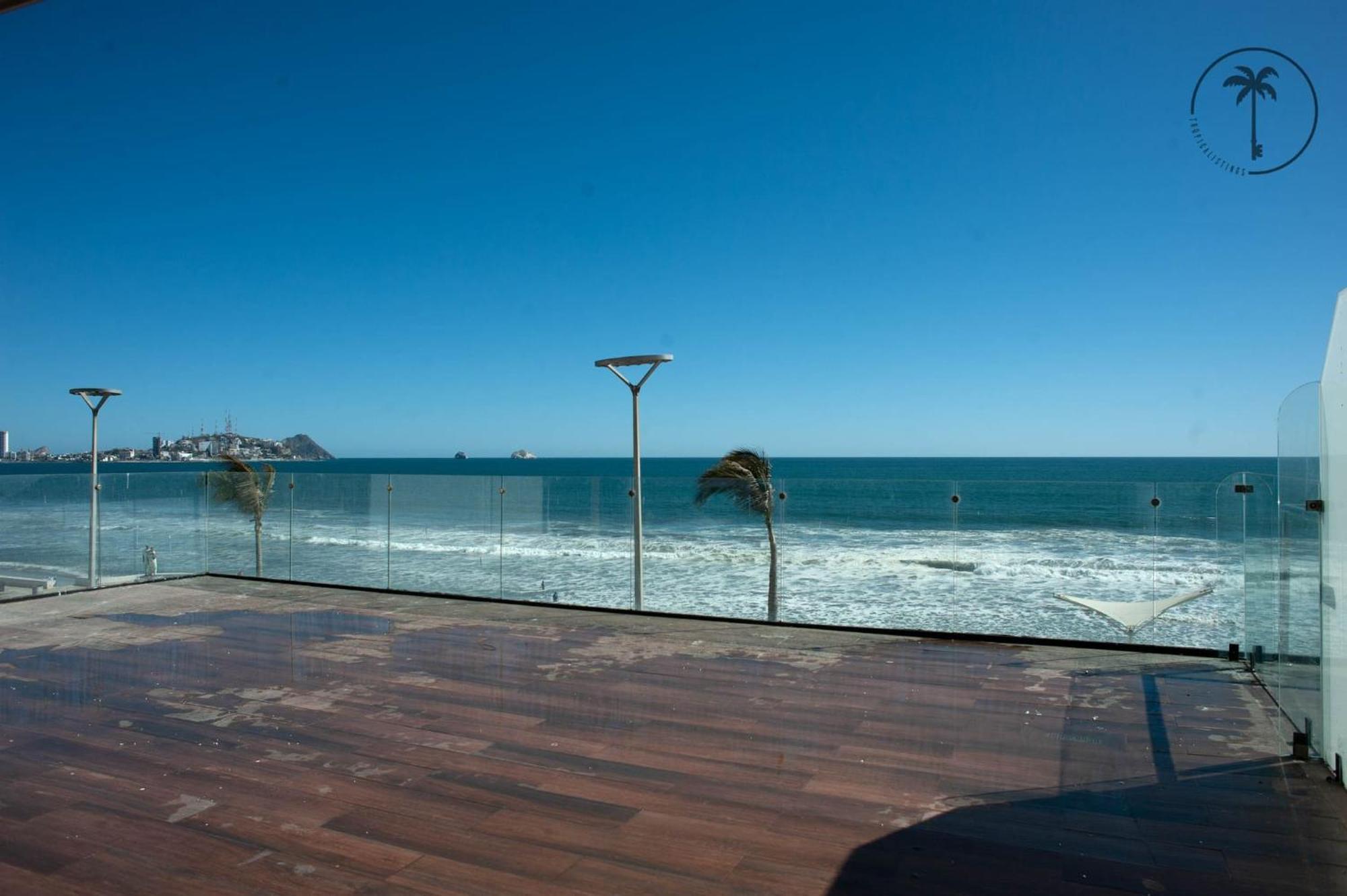 Stylish Apt. W/ Rooftop, Infinity Pool & Sea View Apartment