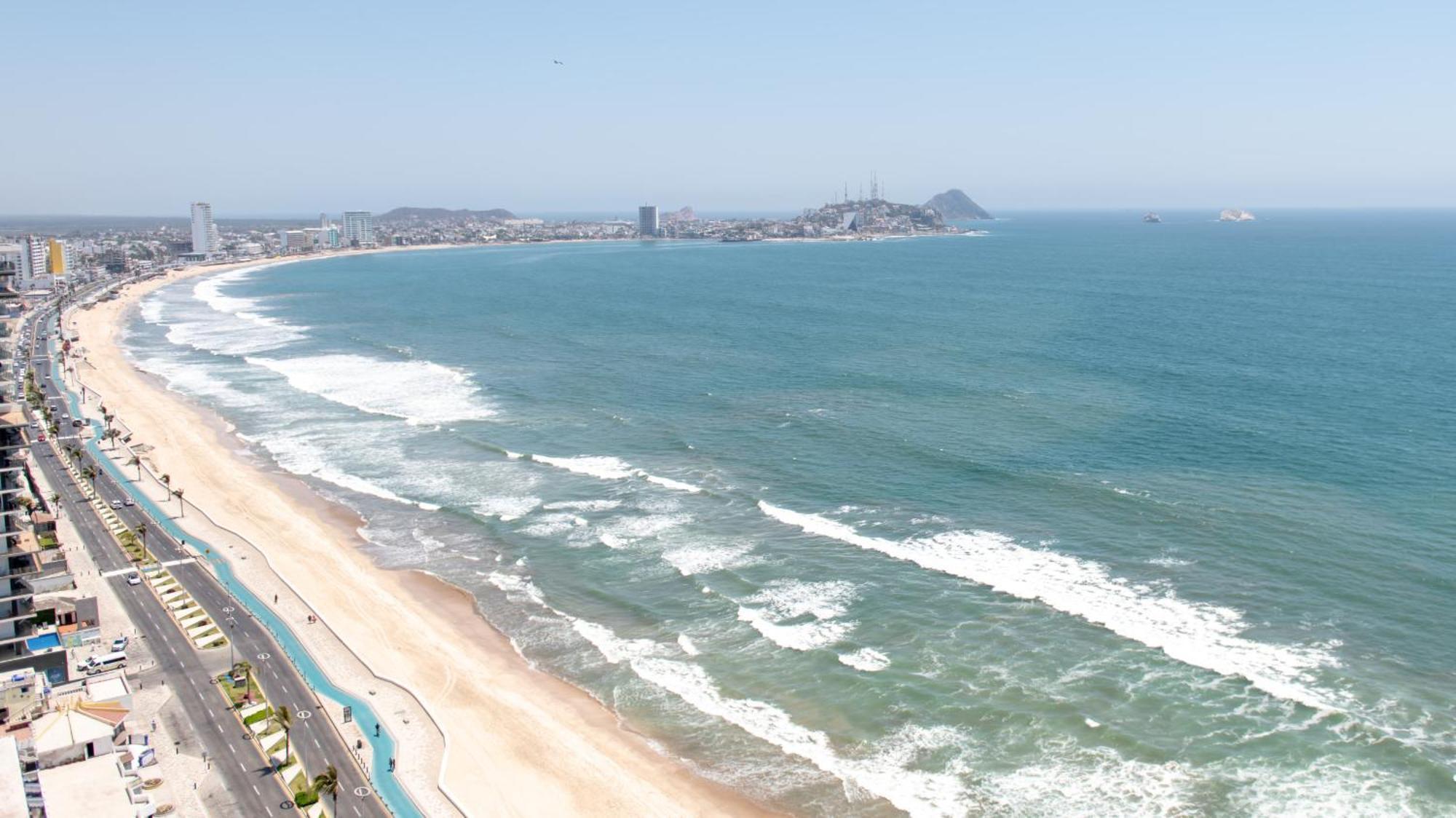 Garza. Lujoso Departamento A Pasos Del Malecón