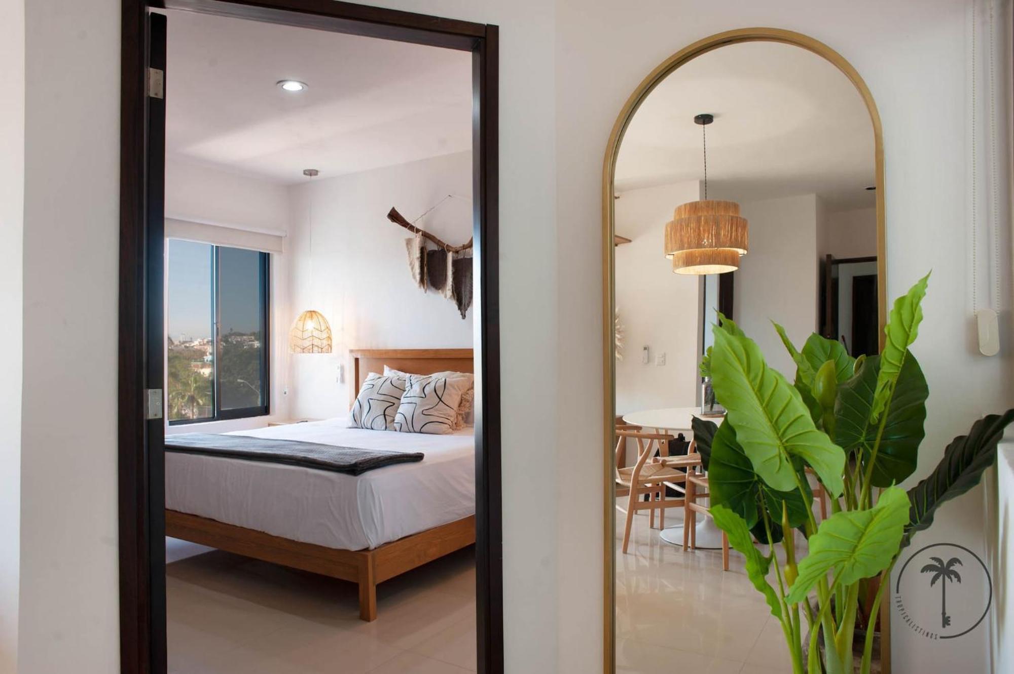 Comfy With Stylish Furnishings & Private Balcony - Antigua Apartamento *