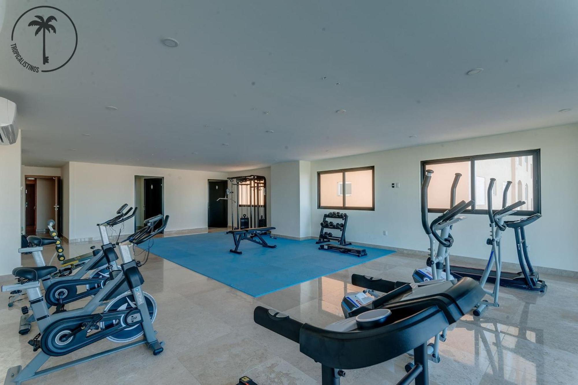 Stylish Apt. W/ Rooftop, Infinity Pool & Sea View Apartment