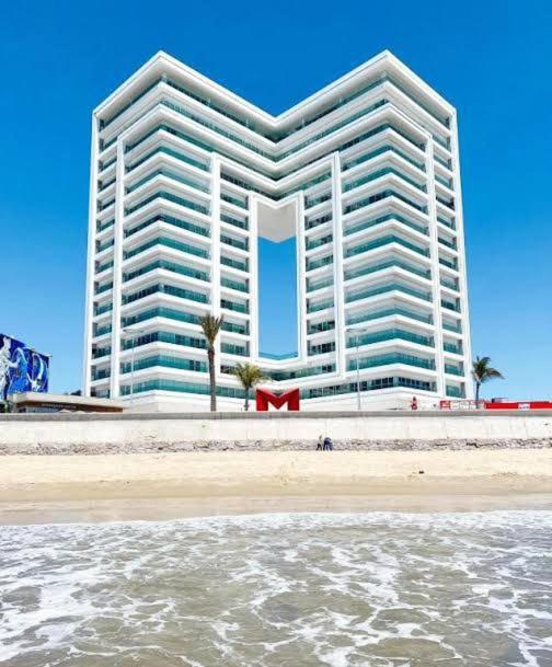 Condominio Torre Eme Frente Al Malecon Vista A La Ciudad Con Alberca Y Algo Al Mar Gimnacio Mazatlan