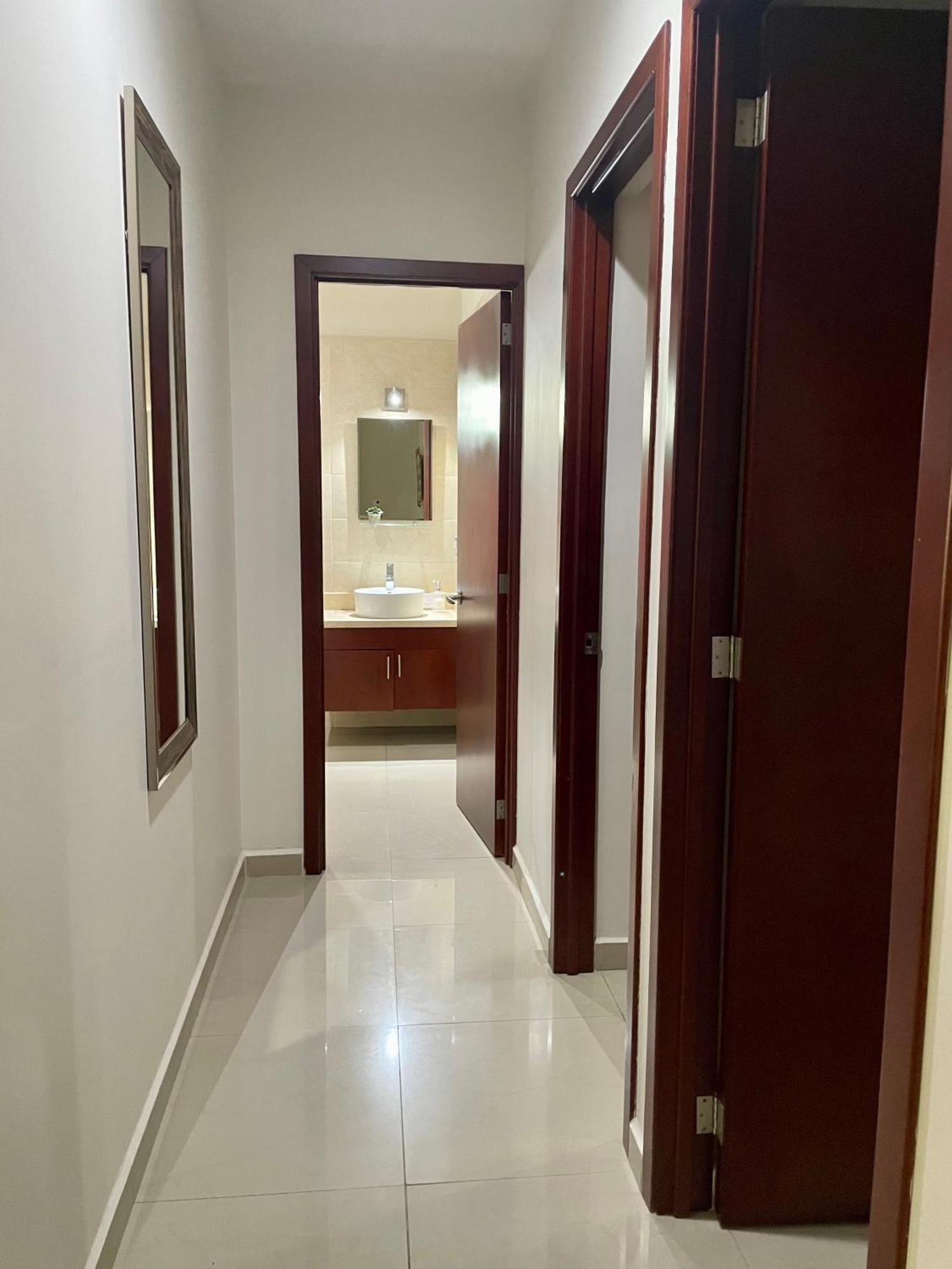 Ground Floor Close To The Beach, Shops And Restaurants Apartment *
