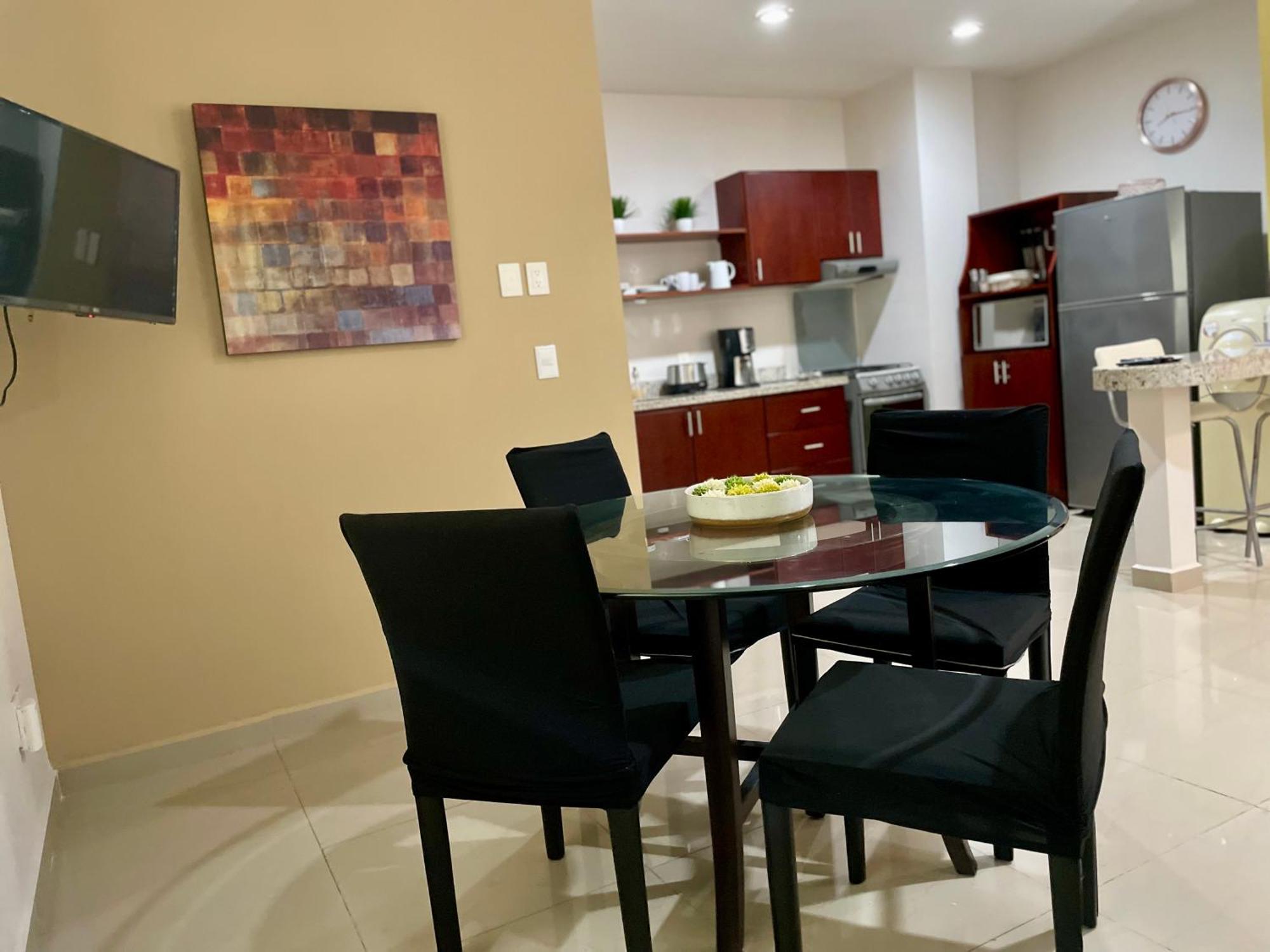 Apartment Ground Floor Close To The Beach, Shops And Restaurants *