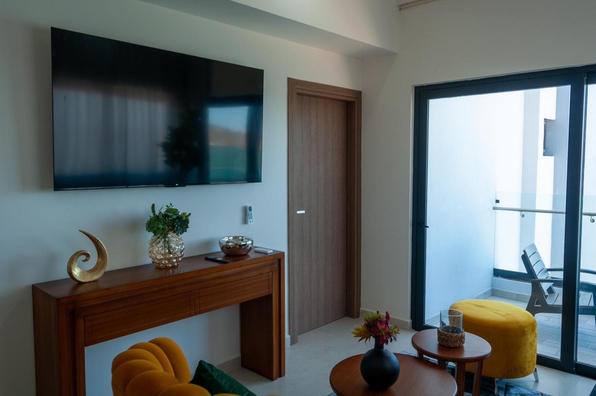 Malecon Noir Apartment *