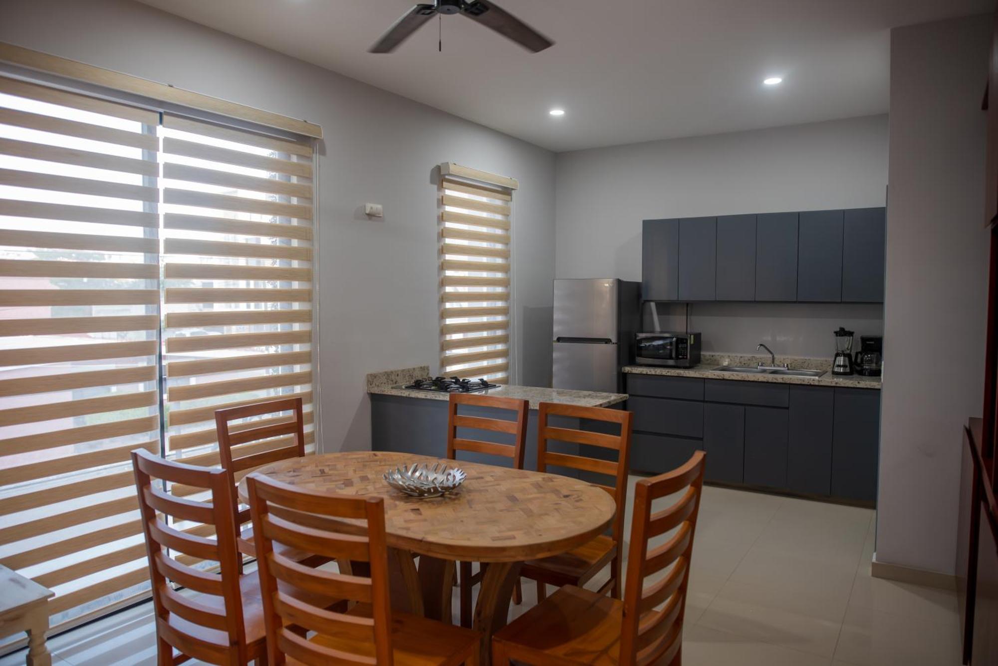 2br/2ba 1 Block To Ocean! - Unit 3 Apartamento Mazatlán