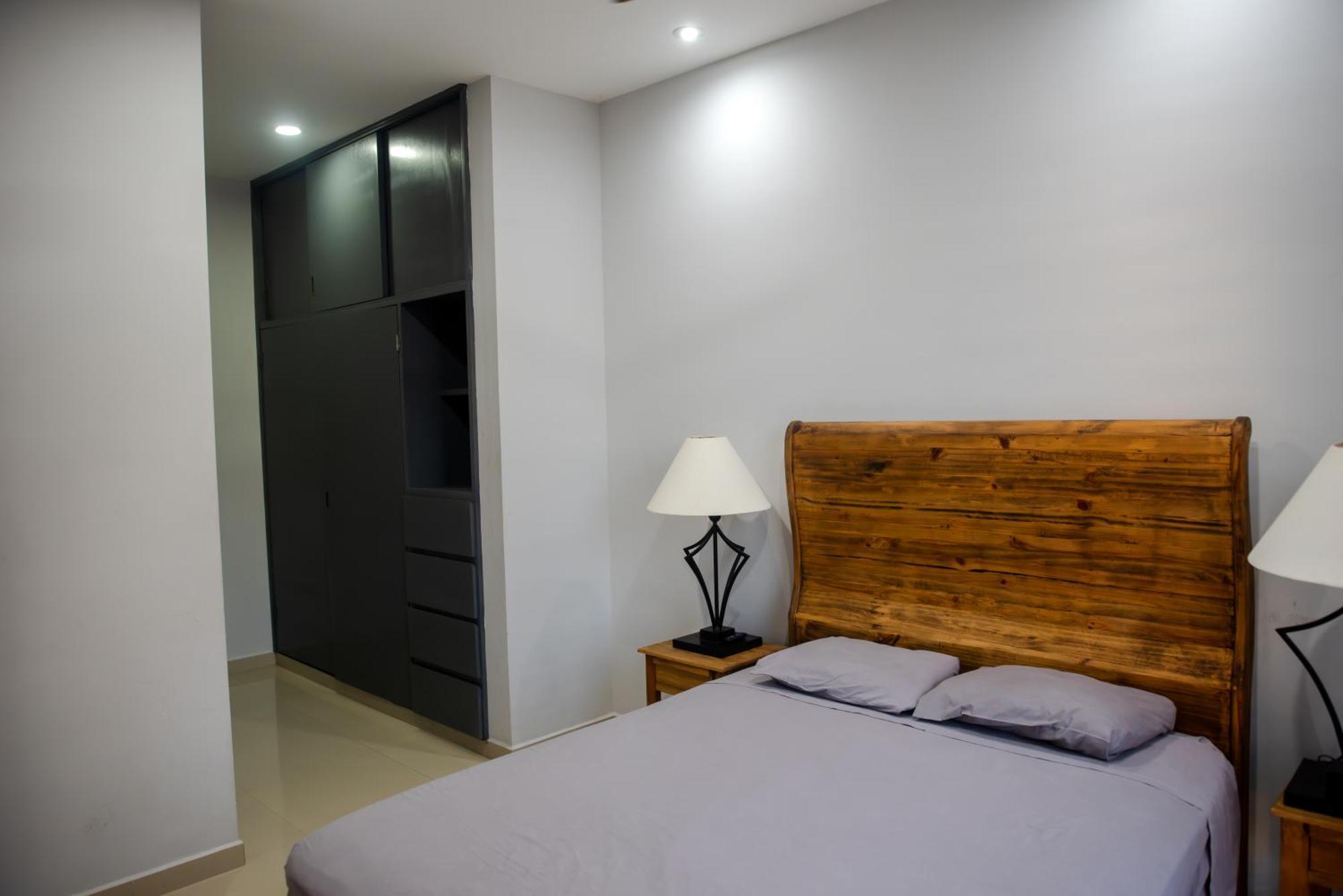 2br/2ba 1 Block To Ocean! - Unit 3 *