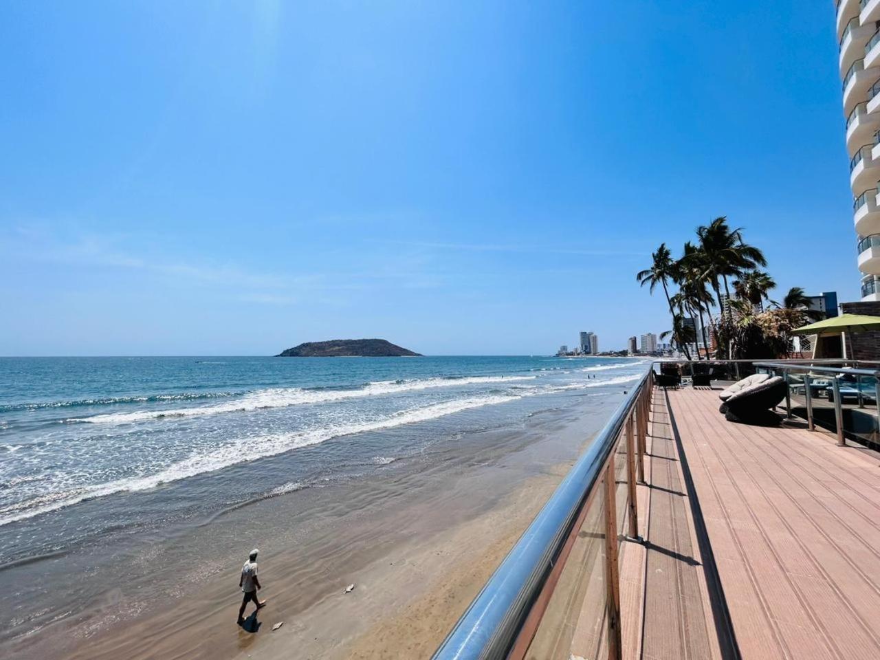 Depa Vista Al Atardecer Y A Pie De Playa By G P S Rentas Mazatlán