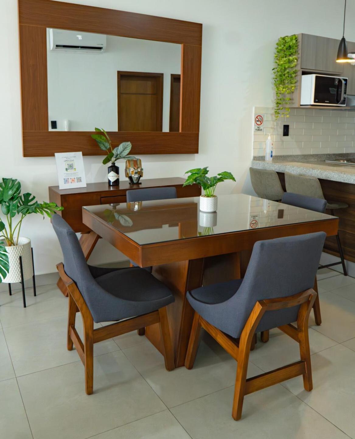 Few Steps From The Beach, At Golden Zone Apartment Mazatlan