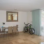 Departamento comodo, a media cuadra de la playa.