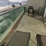 Departamento de lujo en torre The One, en el malecón de Mazatlán, frente a la playa