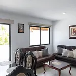 Agradable Casa Con Terraza Y Vista A La Alberca