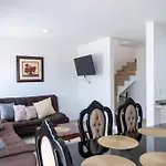Agradable Casa Con Terraza Y Vista A La Alberca