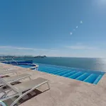 Moderno Condominio Con Vista Al Mar!
