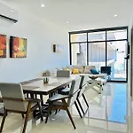 Elegante En Zona Dorada Para Familias By G P S Rentas