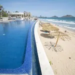 10Th Floor Luxury Escondido Condo With Pool