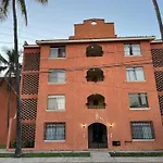 Zona dorada: amplio departamento para 12