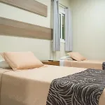 Condominio Con Una Bonita Vista Del Puerto Deportivo De G P S Rentas