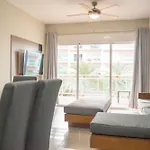Condominio Con Una Bonita Vista Del Puerto Deportivo De G P S Rentas