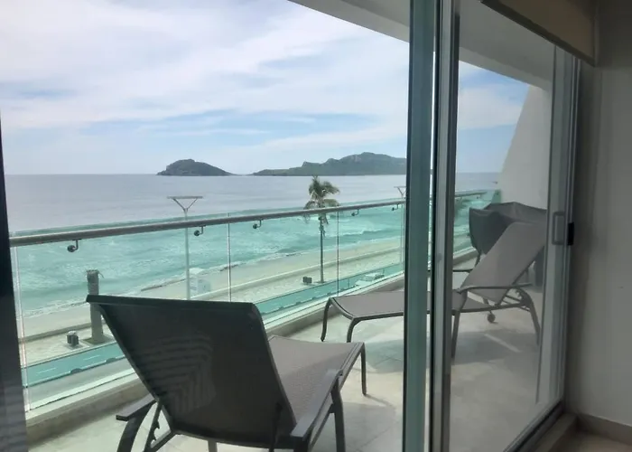 Departamento de lujo en torre The One, en el malecón de Mazatlán, frente a la playa