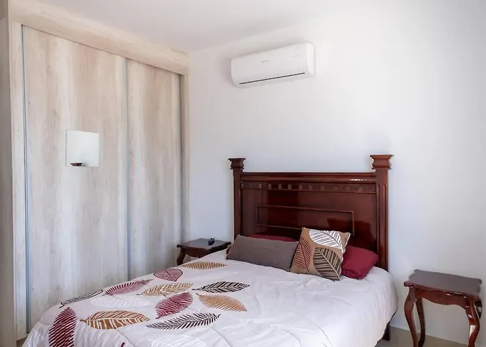 Agradable Casa Con Terraza Y Vista A La Alberca
