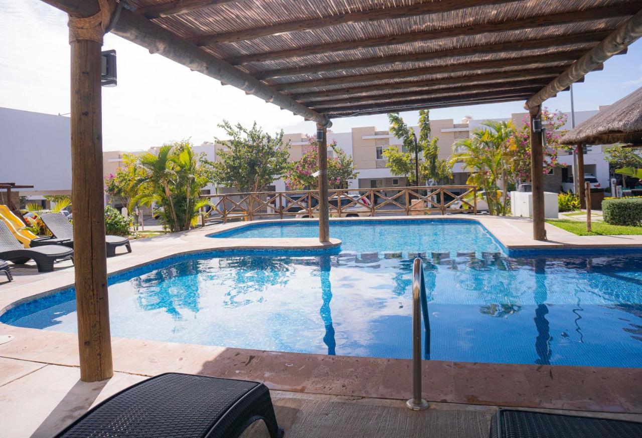 Casa En Privada Frente A La Playa Con Alberca! * Mazatlán