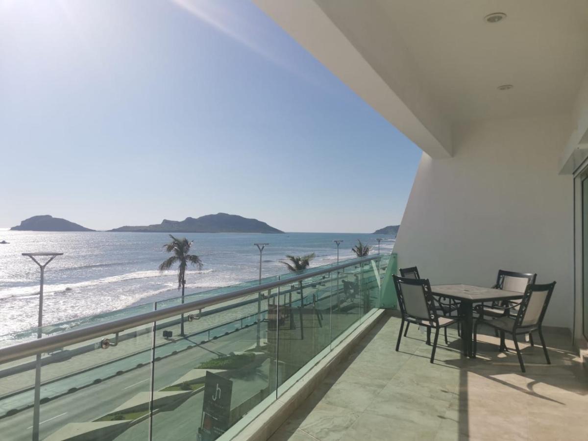 Hermoso Y Moderno Departamento Frente Al Malecon Con Preciosa Vista Al Mar
