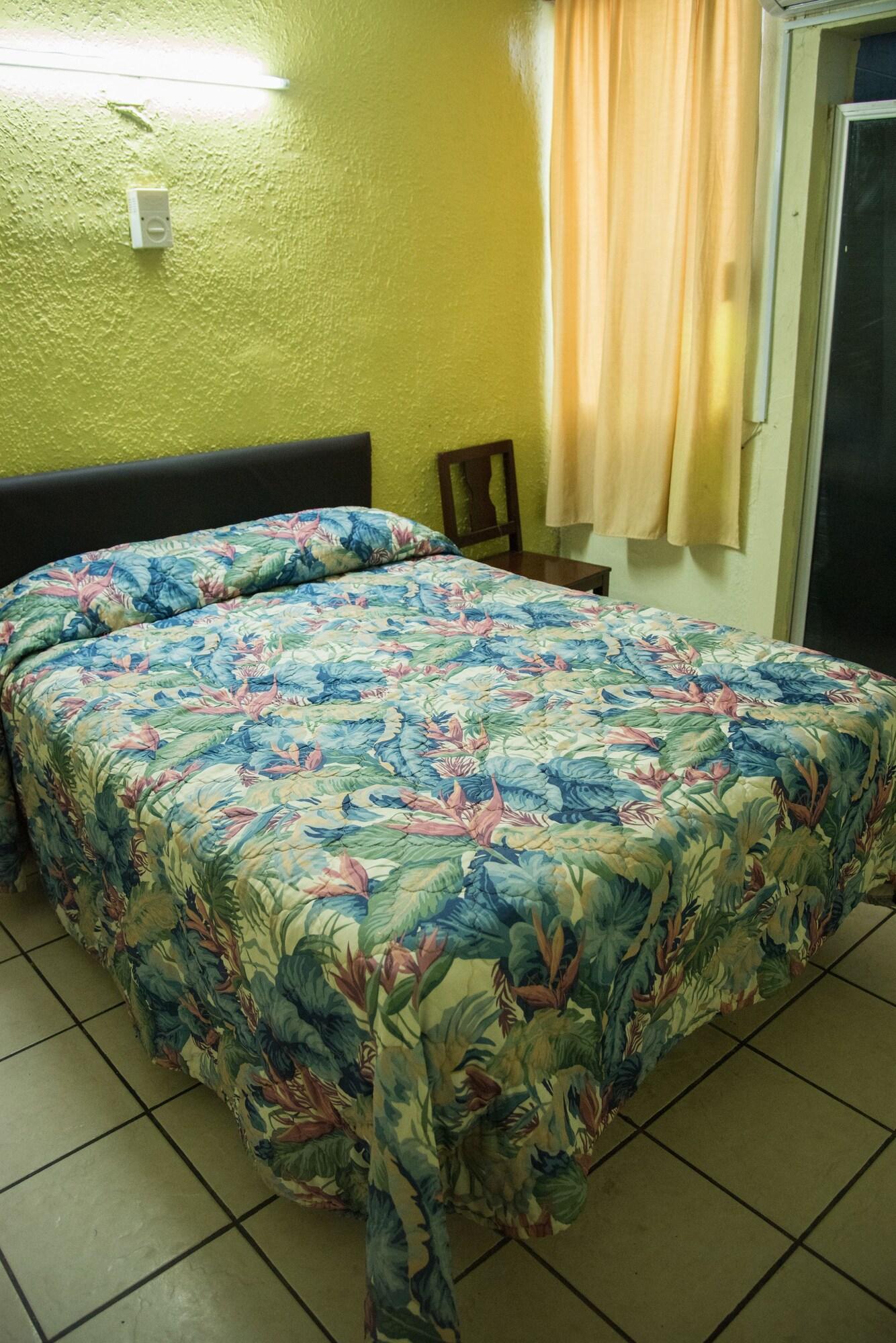 Esperanza Hotel 2*