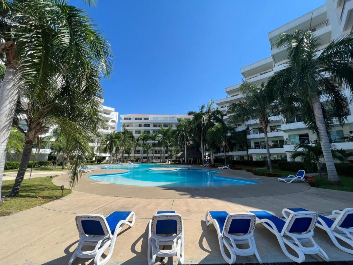 Costa Veleros Marina 101