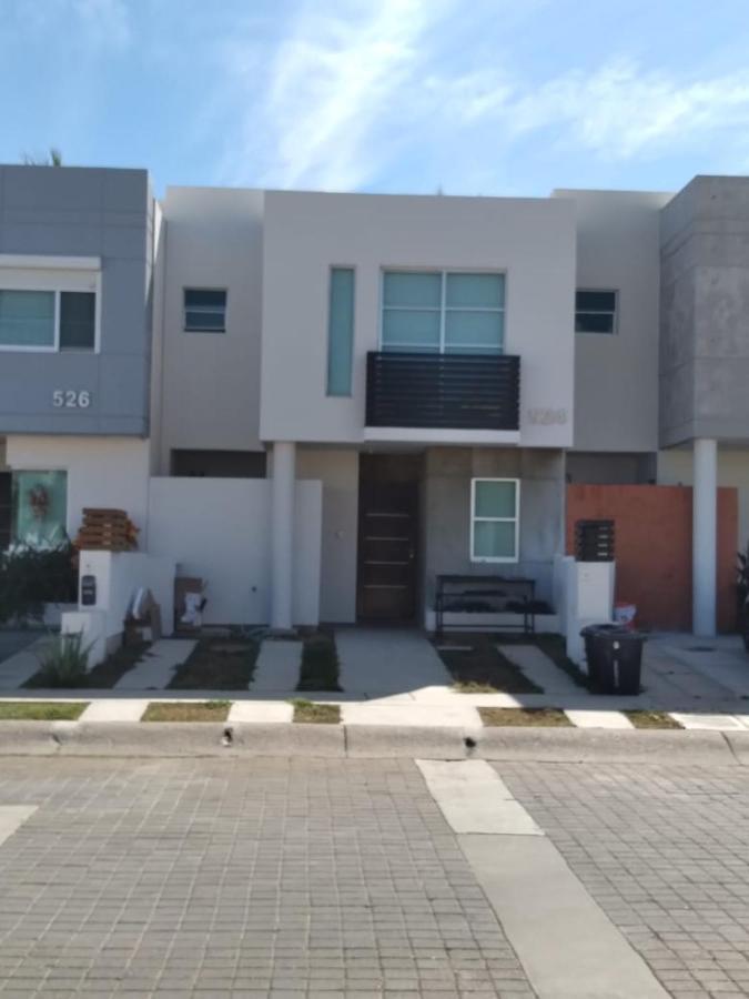 Casa Cerritos *