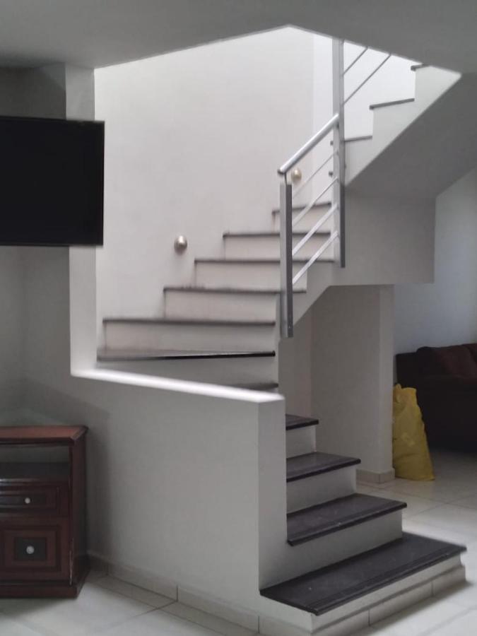 Casa Cerritos *
