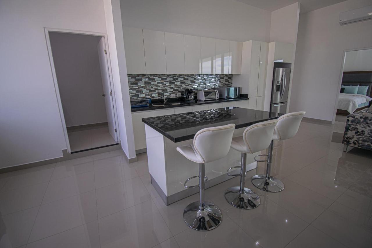 Everything Need On The Malecon -1503 T Eme