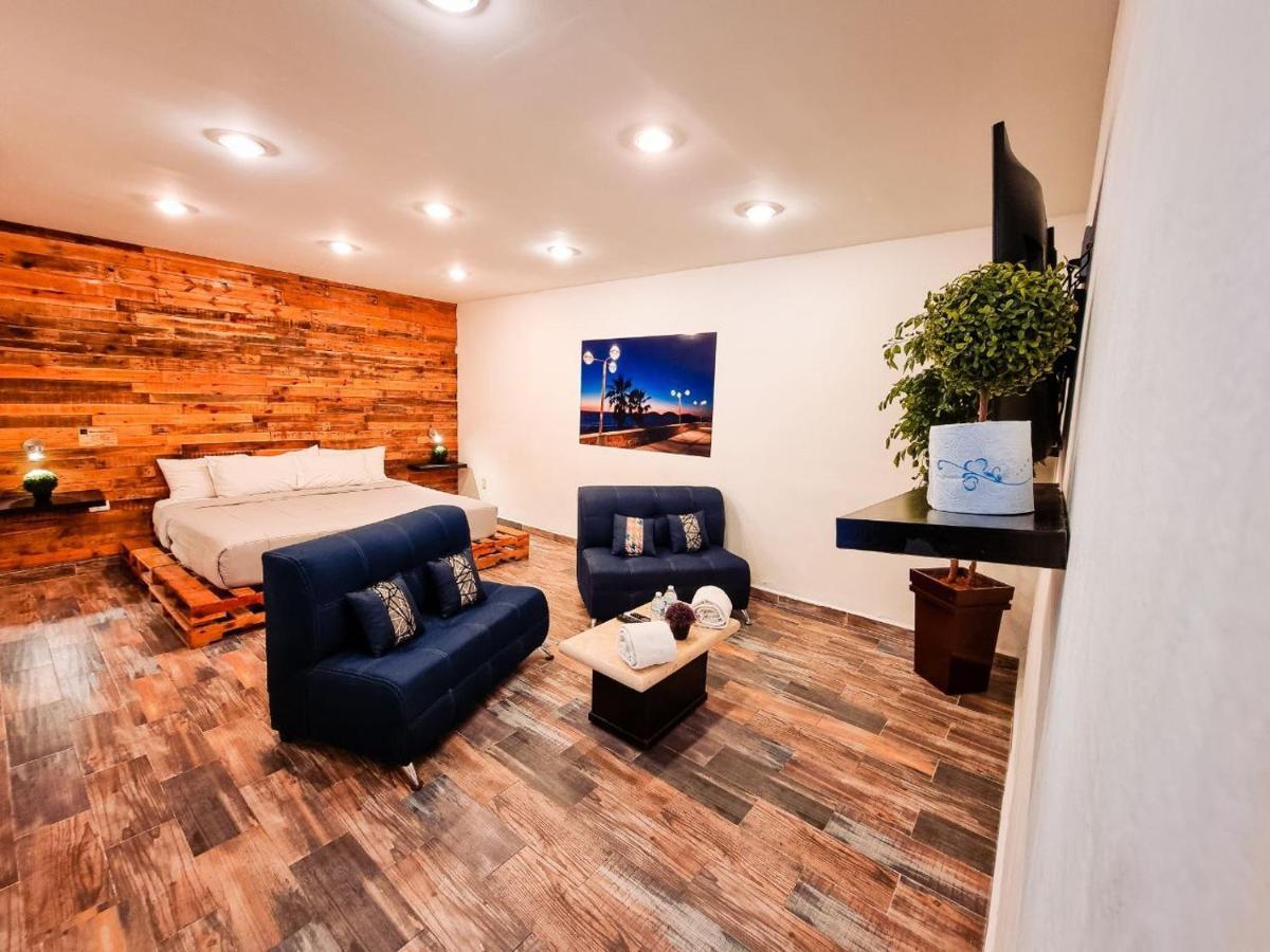 Hostal La Casa De Madera Guest house