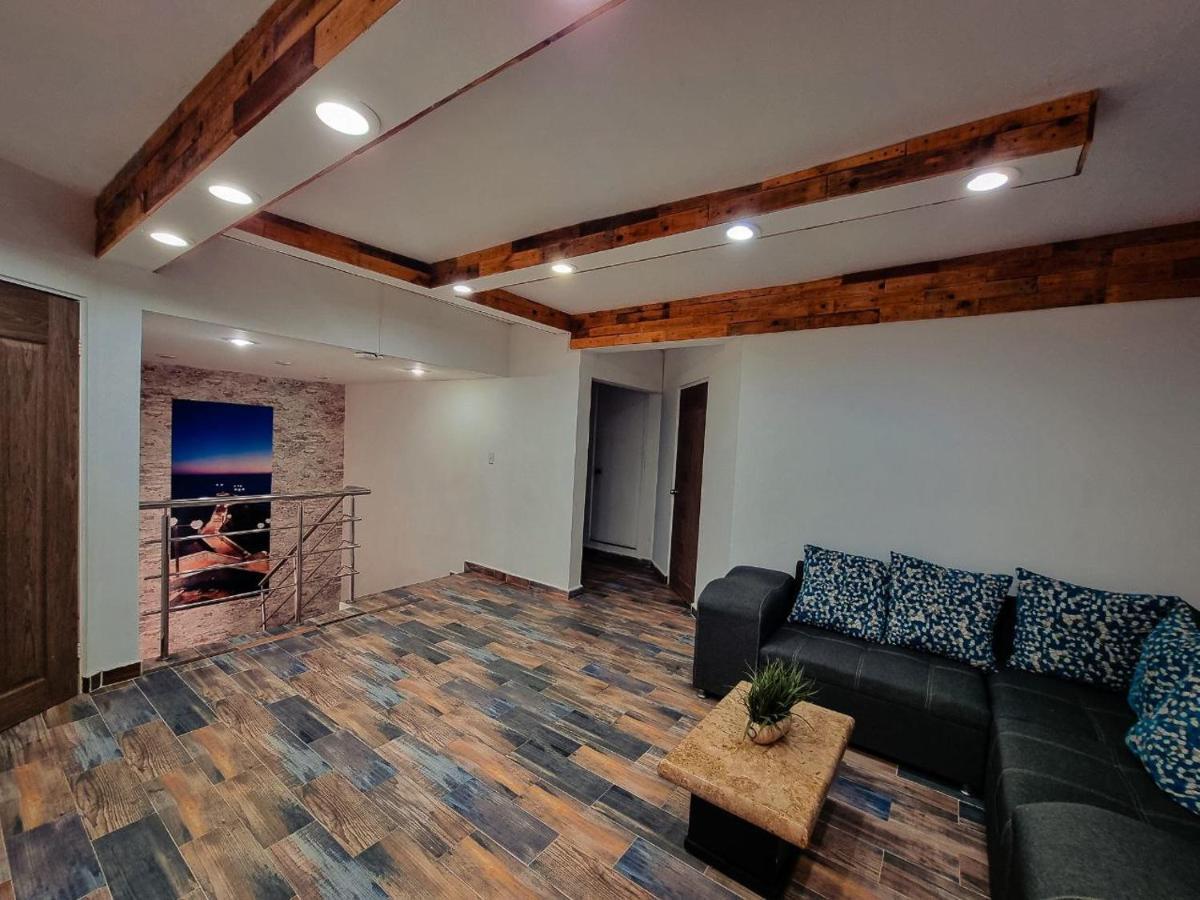 Hostal La Casa De Madera Guest house