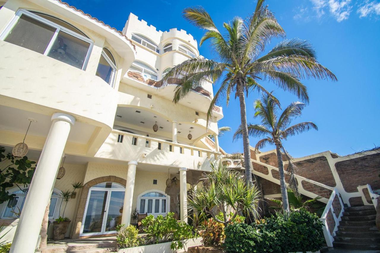 Apartment Sandcastle Beachfront With Pool