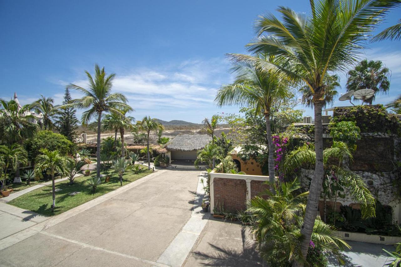 Apartment Sandcastle Beachfront With Pool